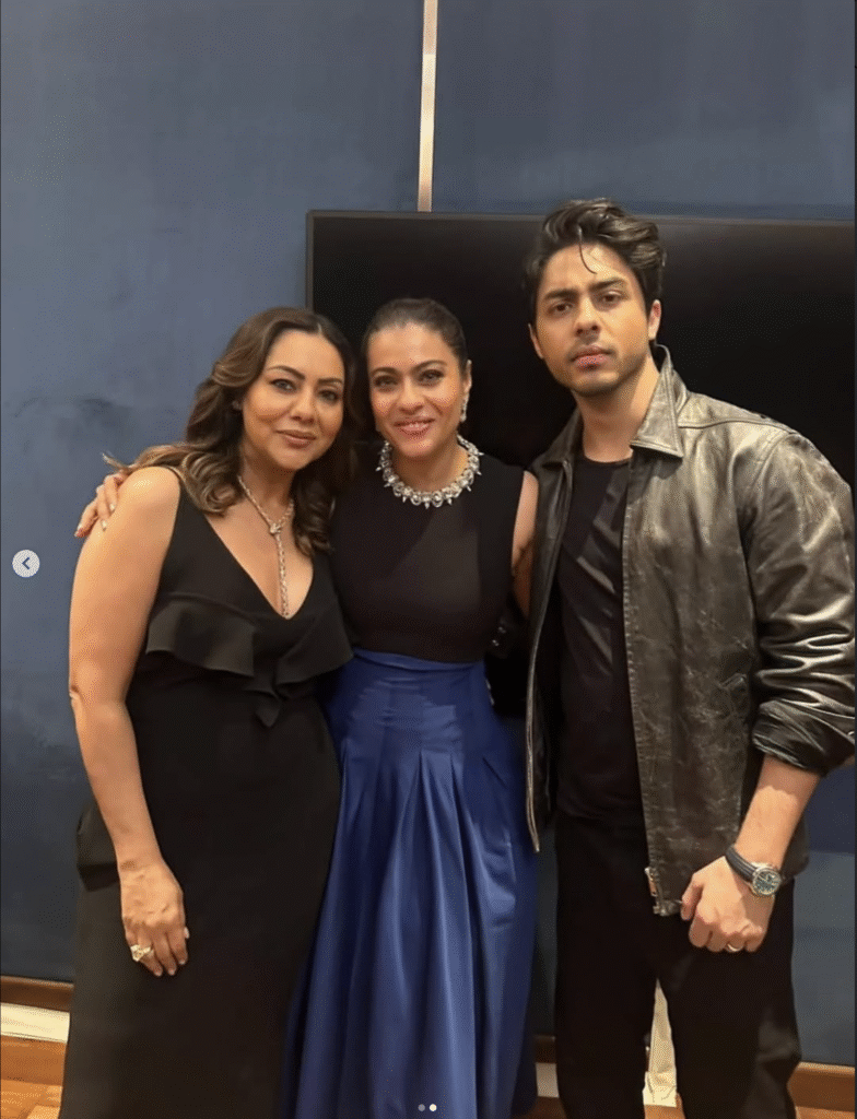 aryan khan with her mom and kajol